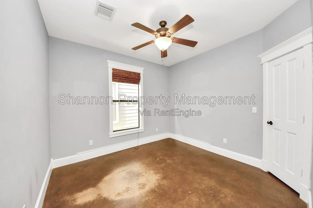 1538 Nashua St - Photo 5 of 34