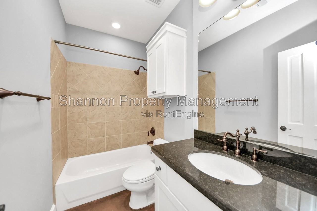 1538 Nashua St - Photo 6 of 34