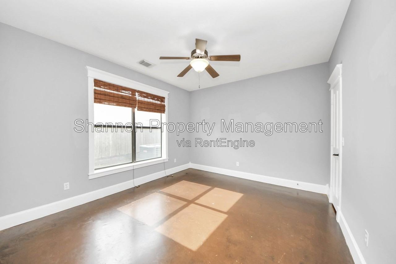 1538 Nashua St - Photo 7 of 34