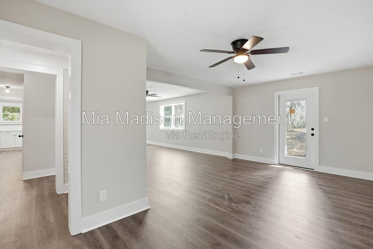 21 Sheridan Cir - Photo 4 of 24