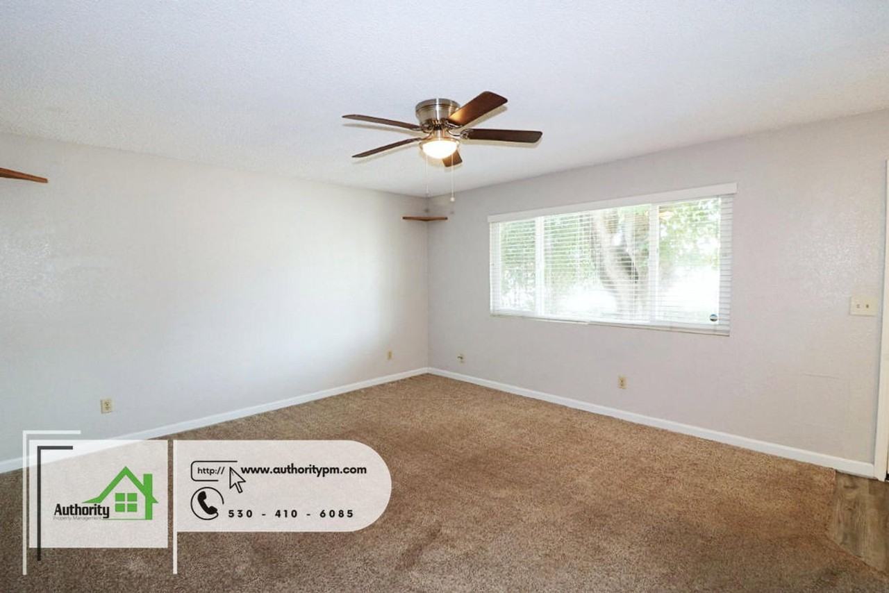 75 Spruce Ct - Photo 6 of 23
