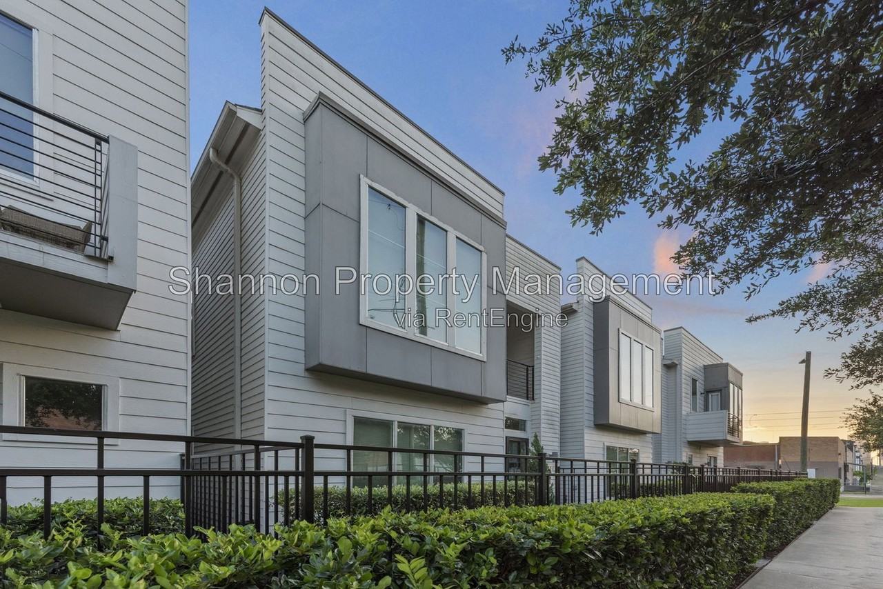 3204 Lamar St - Photo 4 of 35