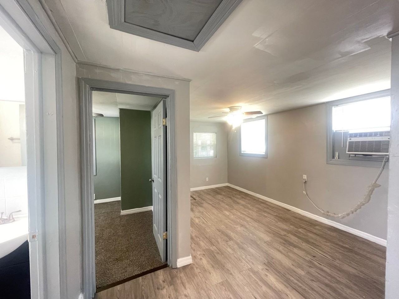 907 S Washington Ave - Photo 4 of 23