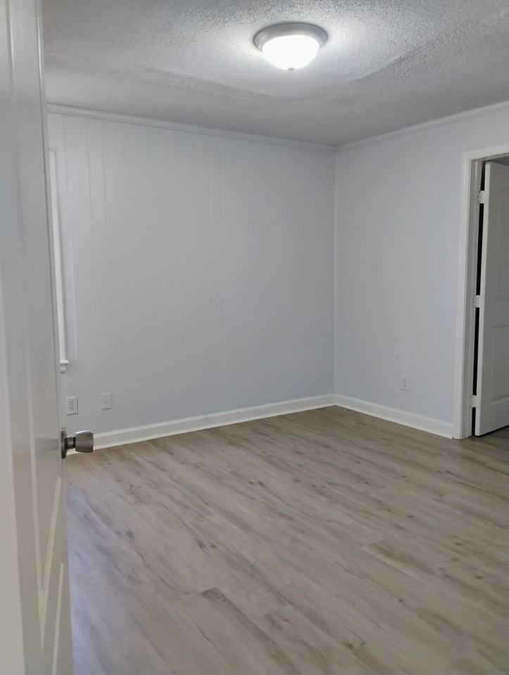518 Burlington Cir - Photo 3 of 10