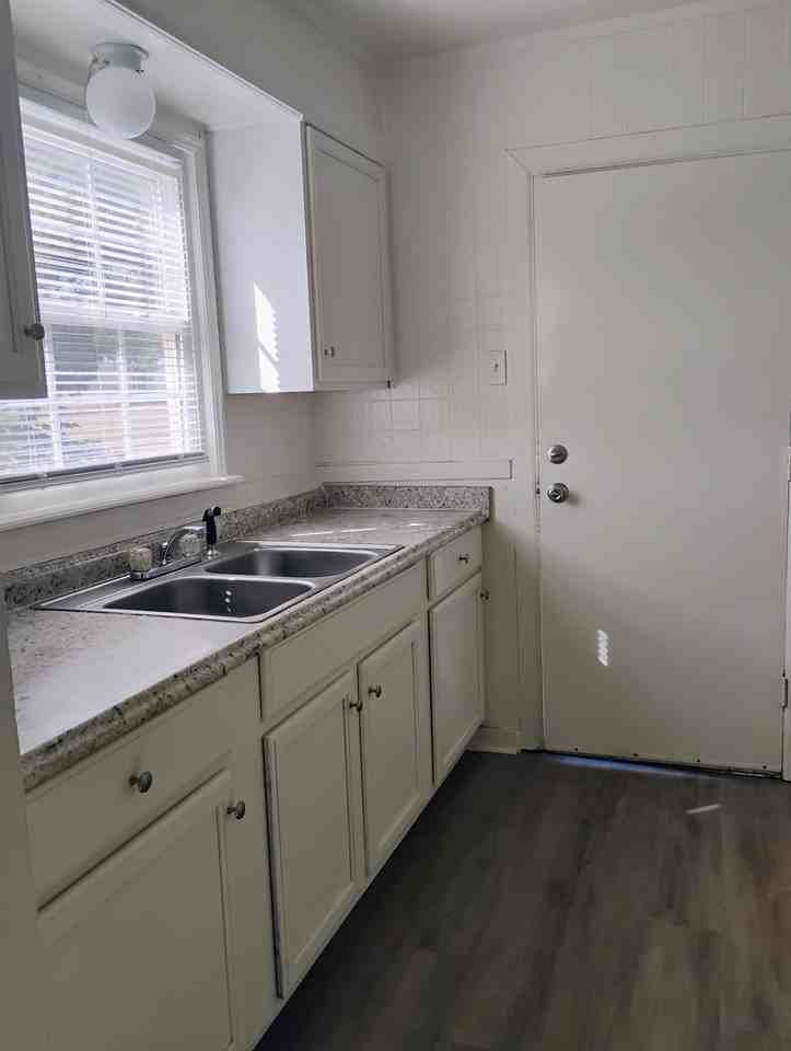 518 Burlington Cir - Photo 5 of 10