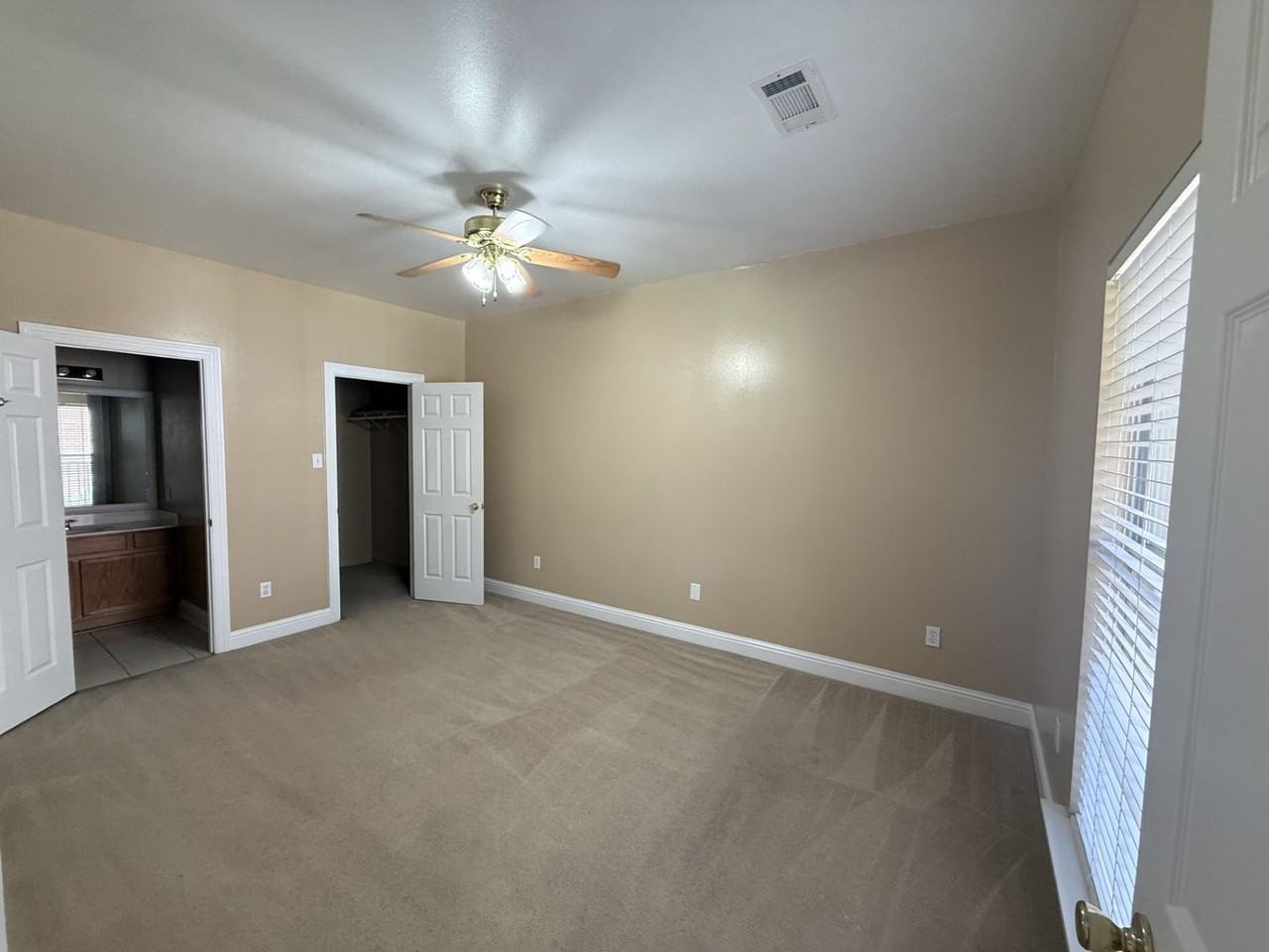 301 Penny Ln - Photo 7 of 13