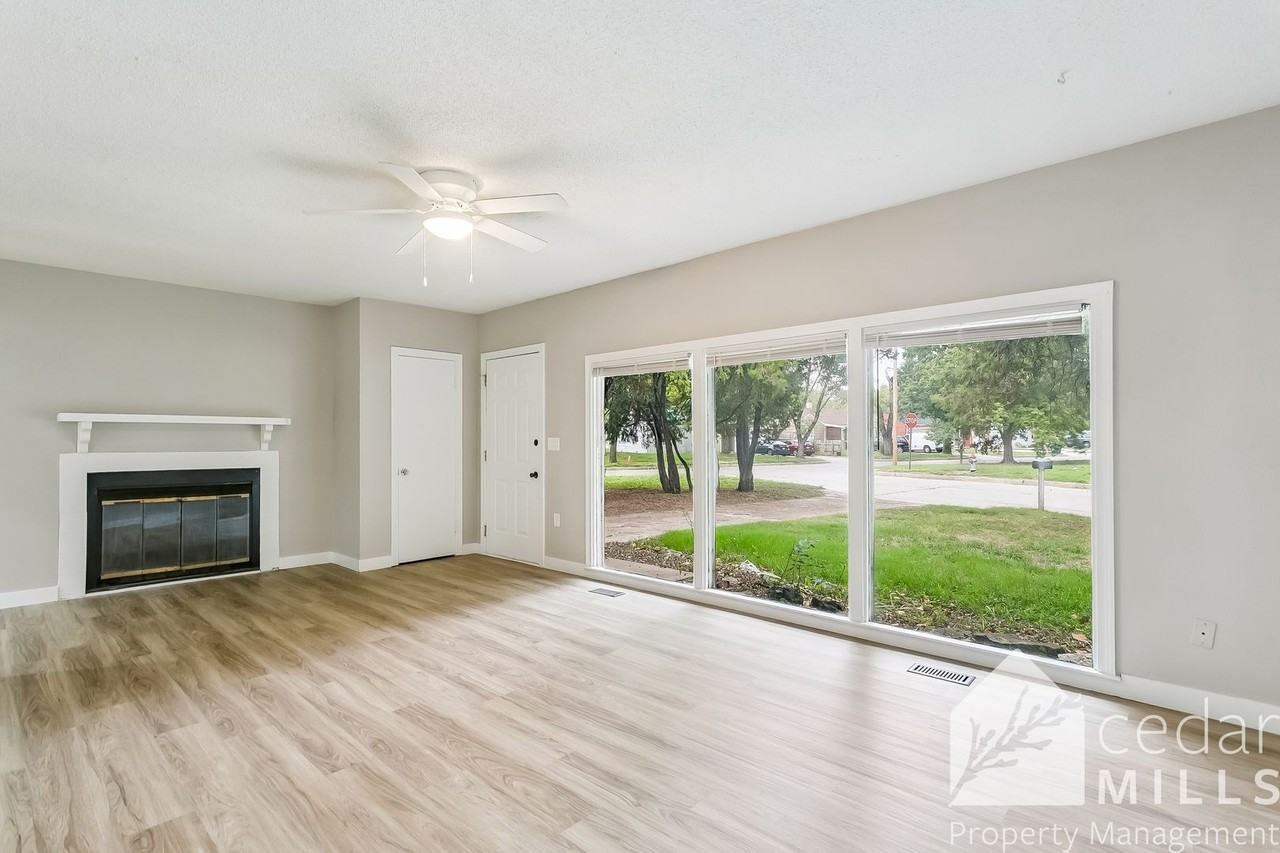 1001 E Marion Rd - Photo 2 of 15