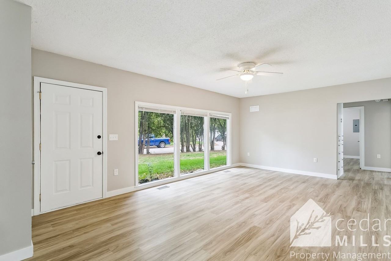 1001 E Marion Rd - Photo 3 of 15