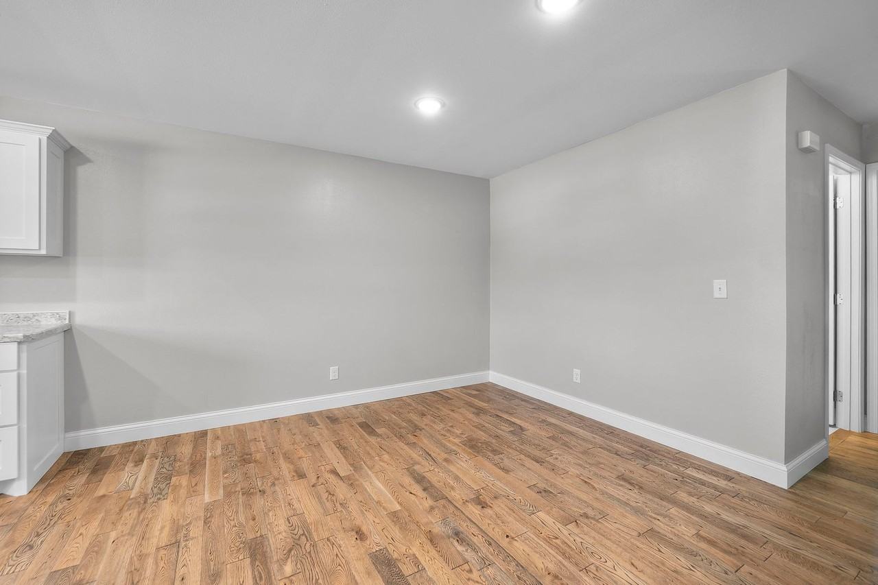 448 E Deerwood Dr - Photo 2 of 26