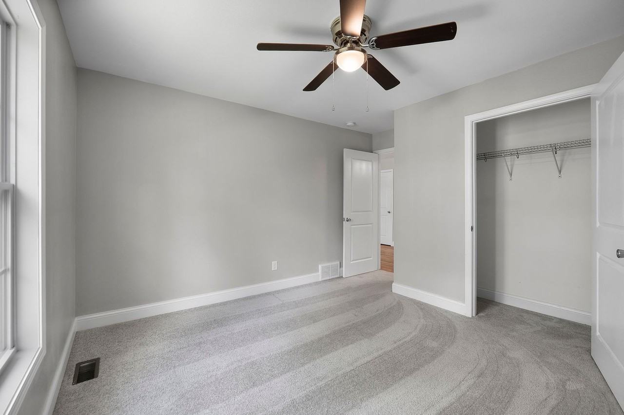 448 E Deerwood Dr - Photo 6 of 26