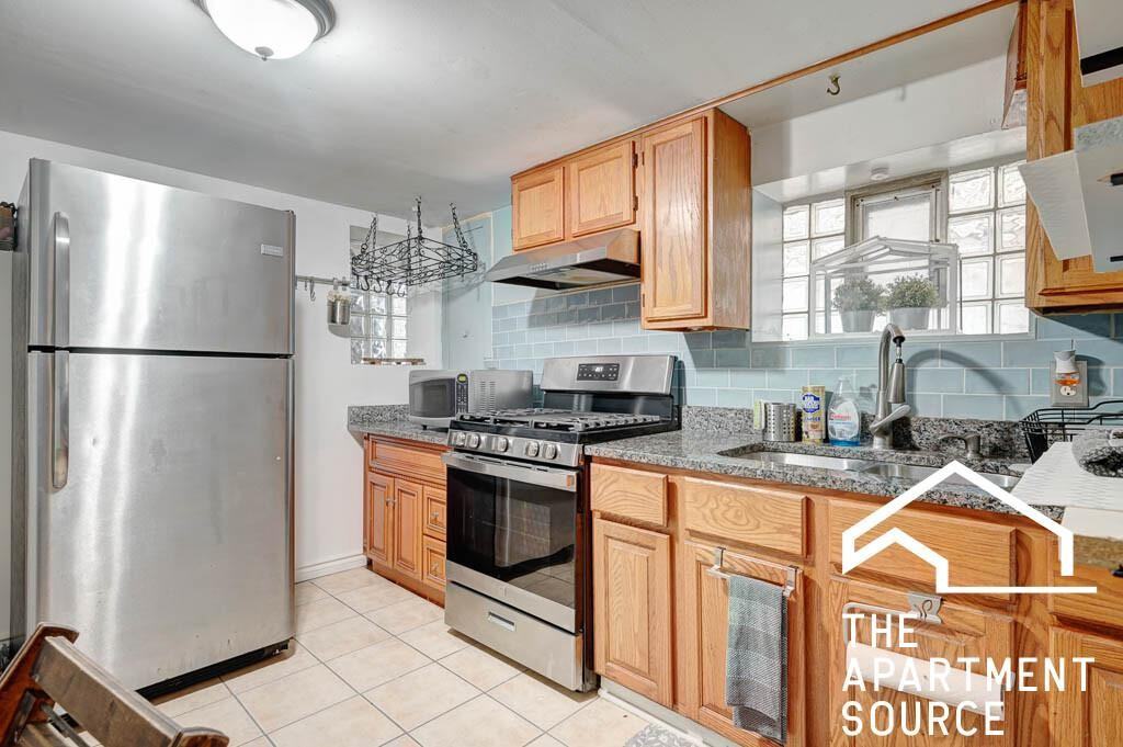 2837 N Francisco Ave #G - Photo 2 of 27