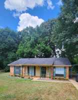 featured image of 1210 Gardenia Cir