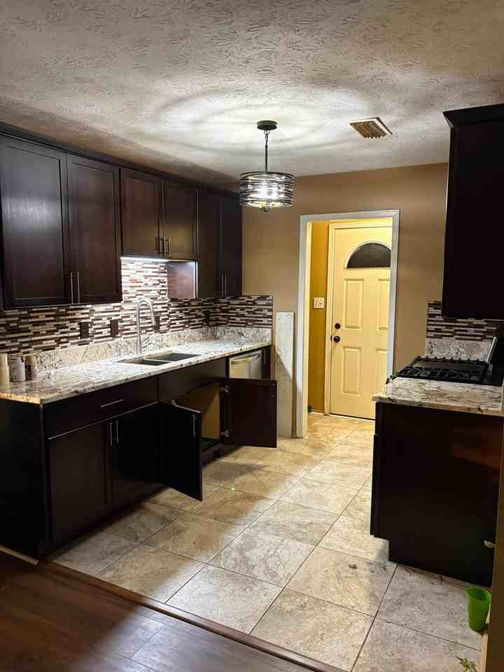1210 Gardenia Cir - Photo 4 of 21
