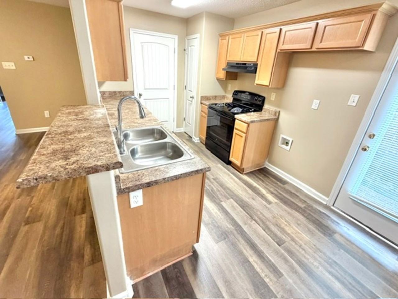 7906 Rushmeade Cir N - Photo 3 of 10
