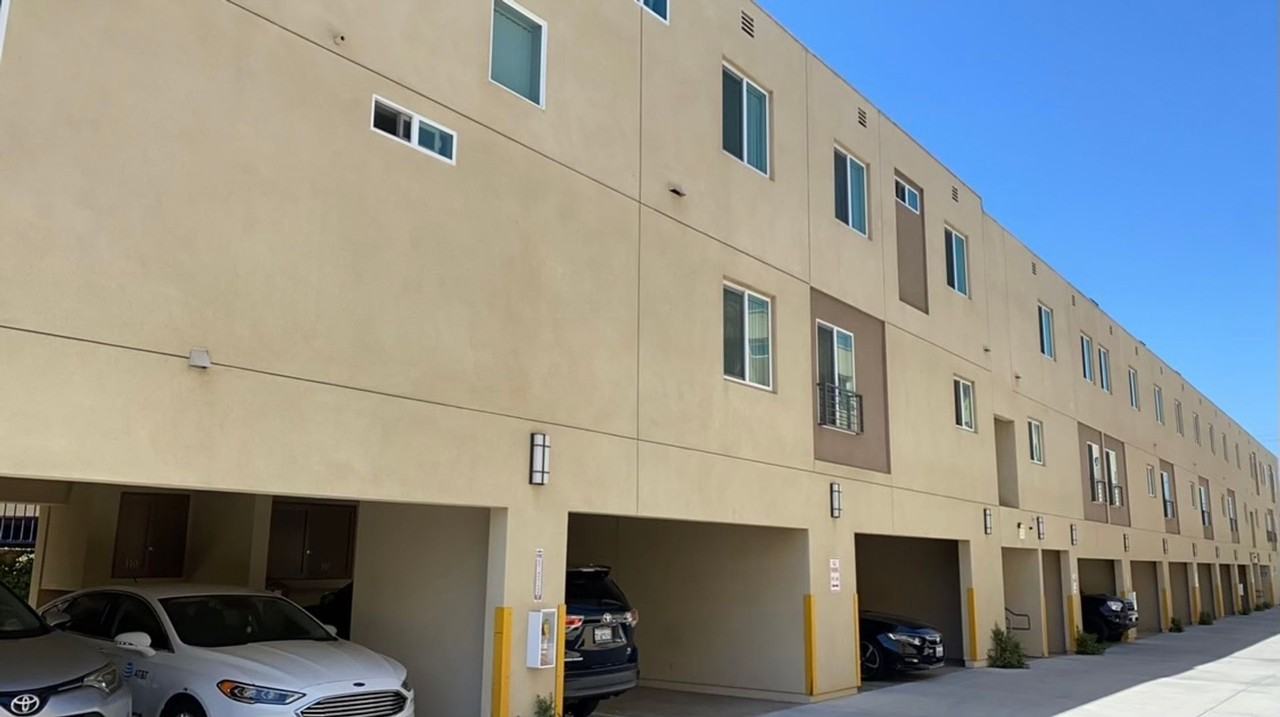 14002 Doty Ave - Photo 2 of 6