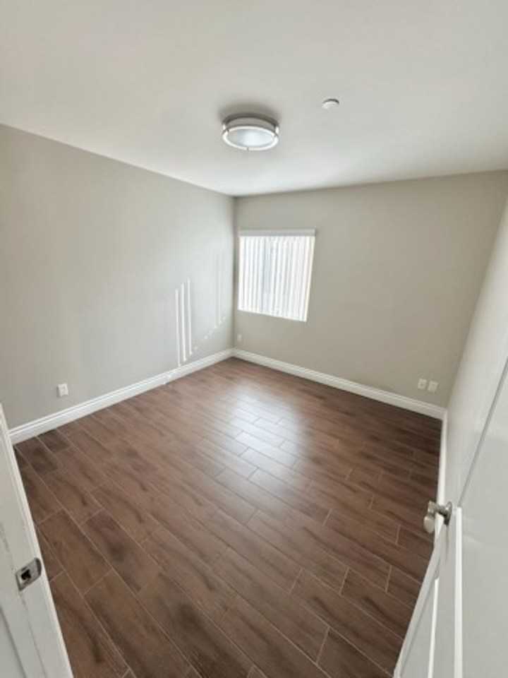 14002 Doty Ave - Photo 5 of 6