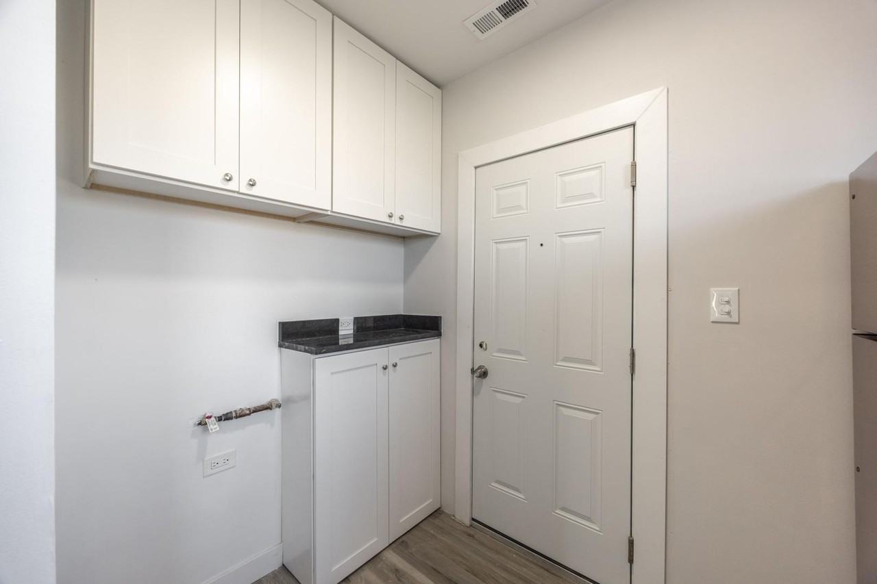 5235 W Lake St #2B - Photo 3 of 7