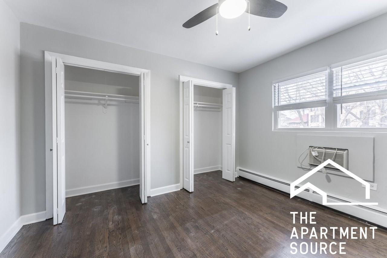 1327 W Sherwin Ave #1A - Photo 3 of 6