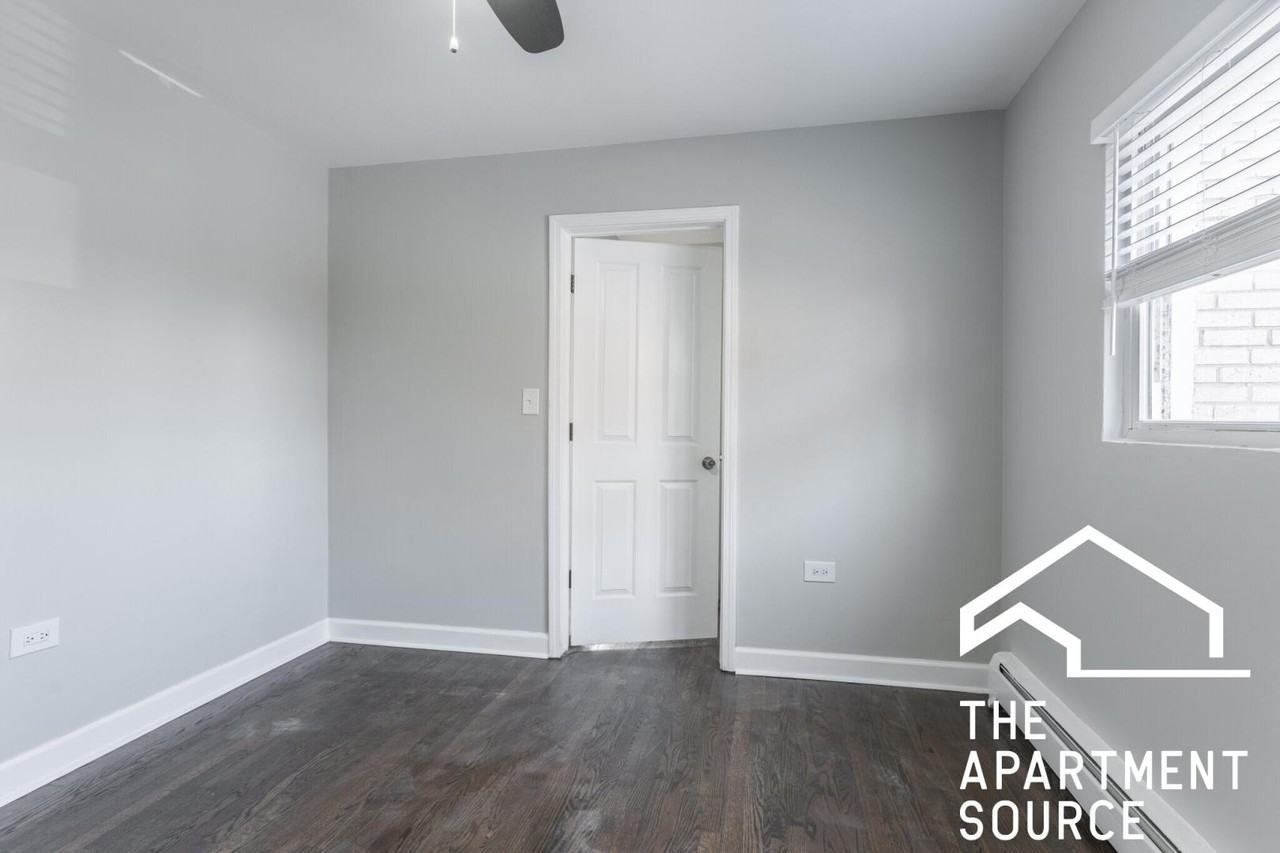 1327 W Sherwin Ave #1A - Photo 4 of 6