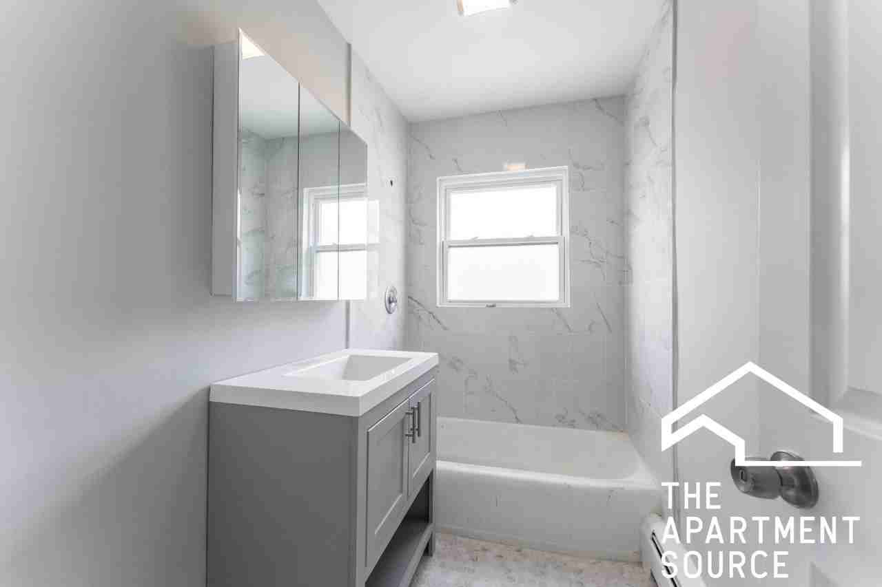 1327 W Sherwin Ave #1A - Photo 6 of 6