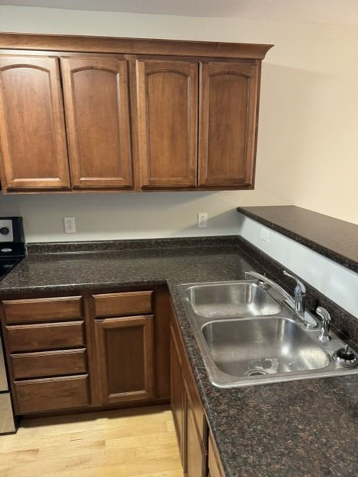 76 Sumner Ln #D - Photo 4 of 28