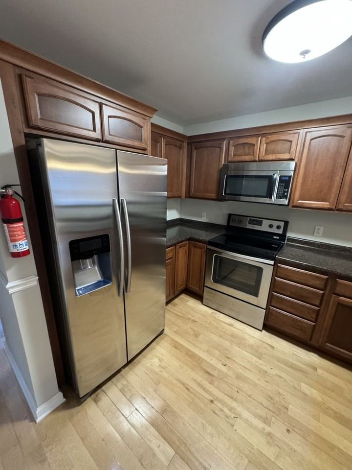 76 Sumner Ln #D - Photo 6 of 28