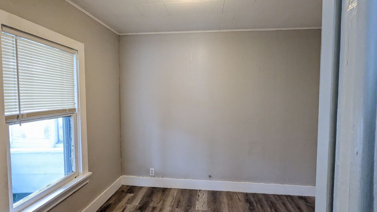1255 Francis Ave - Photo 5 of 9