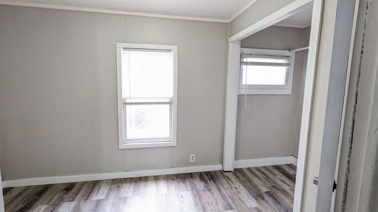 1255 Francis Ave - Photo 6 of 9