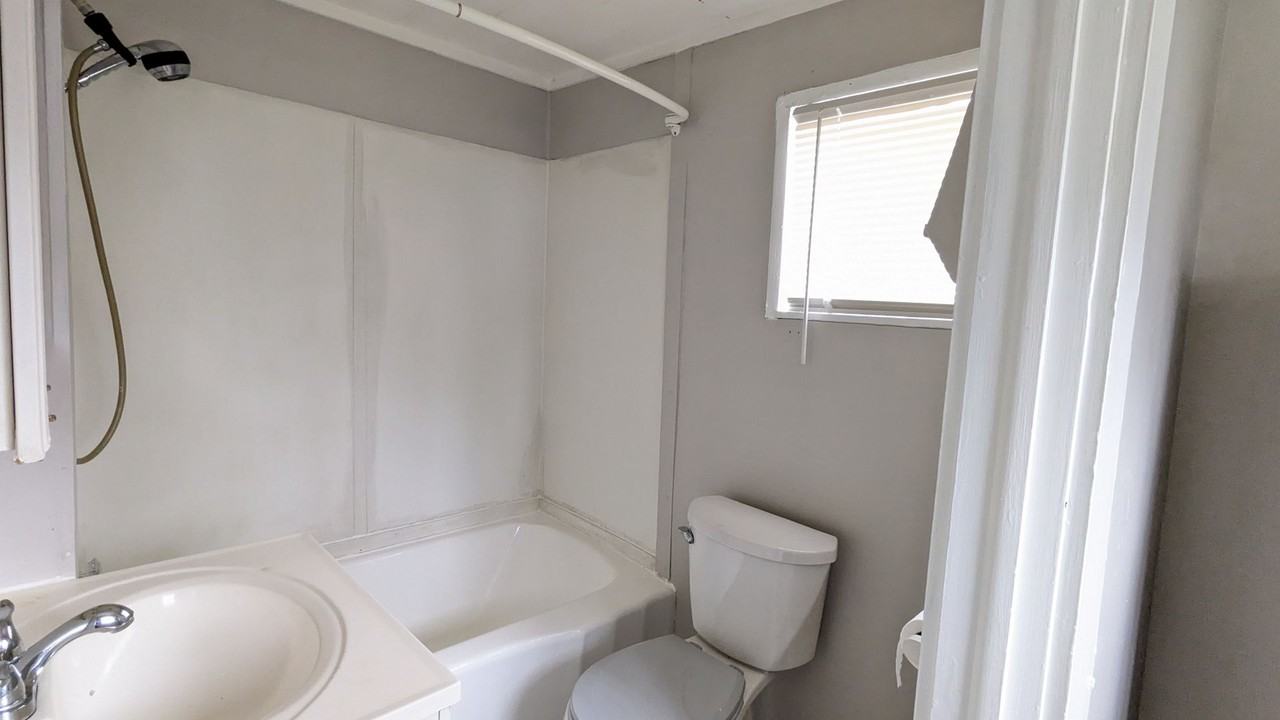 1255 Francis Ave - Photo 7 of 9