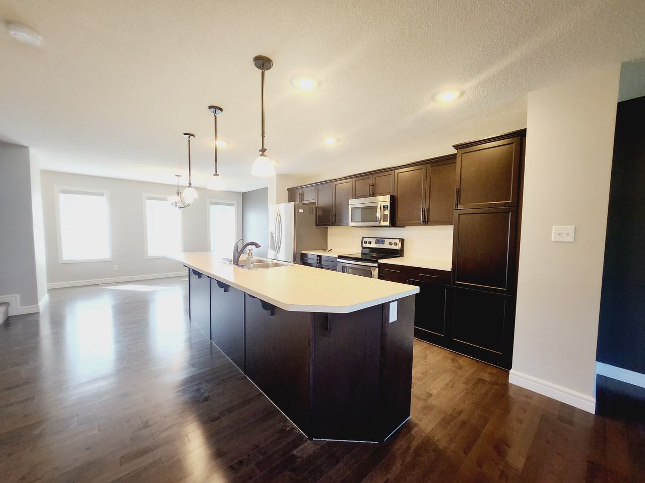 2265 Casey Cres Sw - Photo 3 of 20