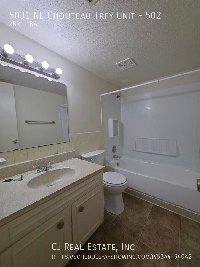 5031 Ne Chouteau Trfy #502 - Photo 7 of 11