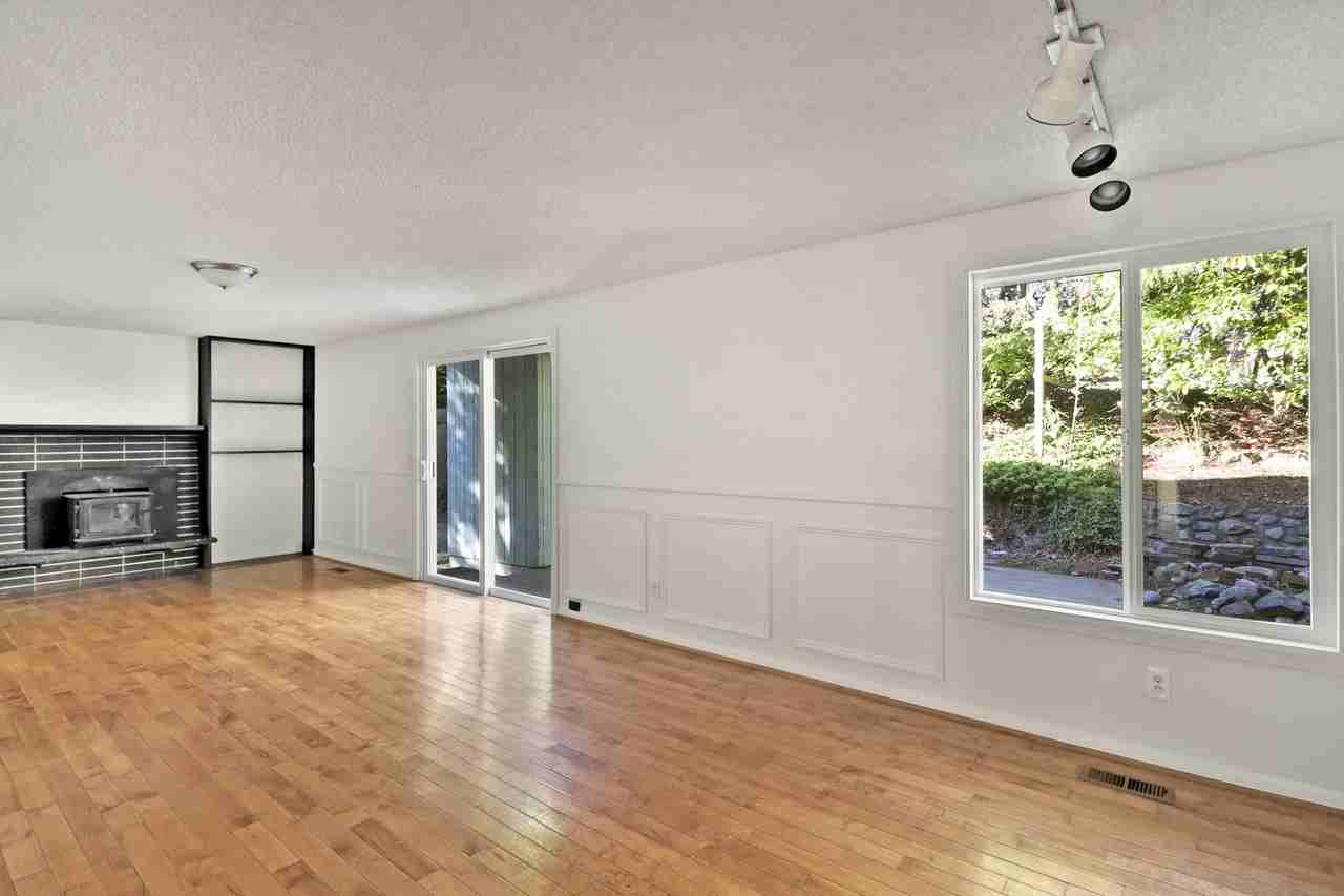 2186 Crosswoods Cir - Photo 3 of 16