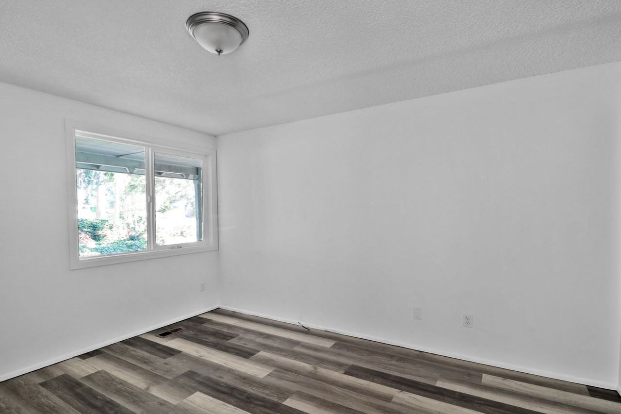 2186 Crosswoods Cir - Photo 7 of 16
