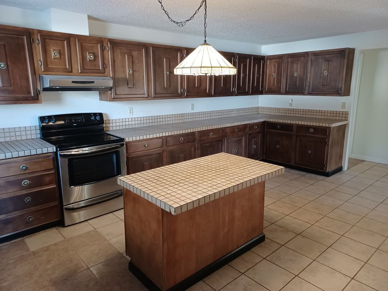 6724 Beckton Ave - Photo 4 of 23