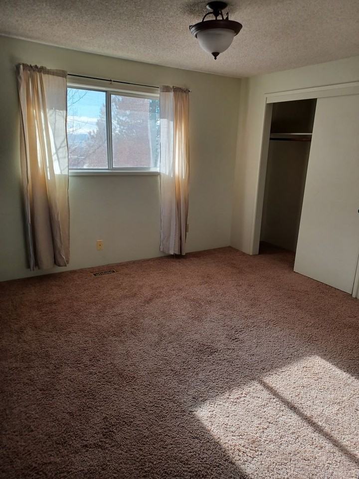 6724 Beckton Ave - Photo 6 of 23