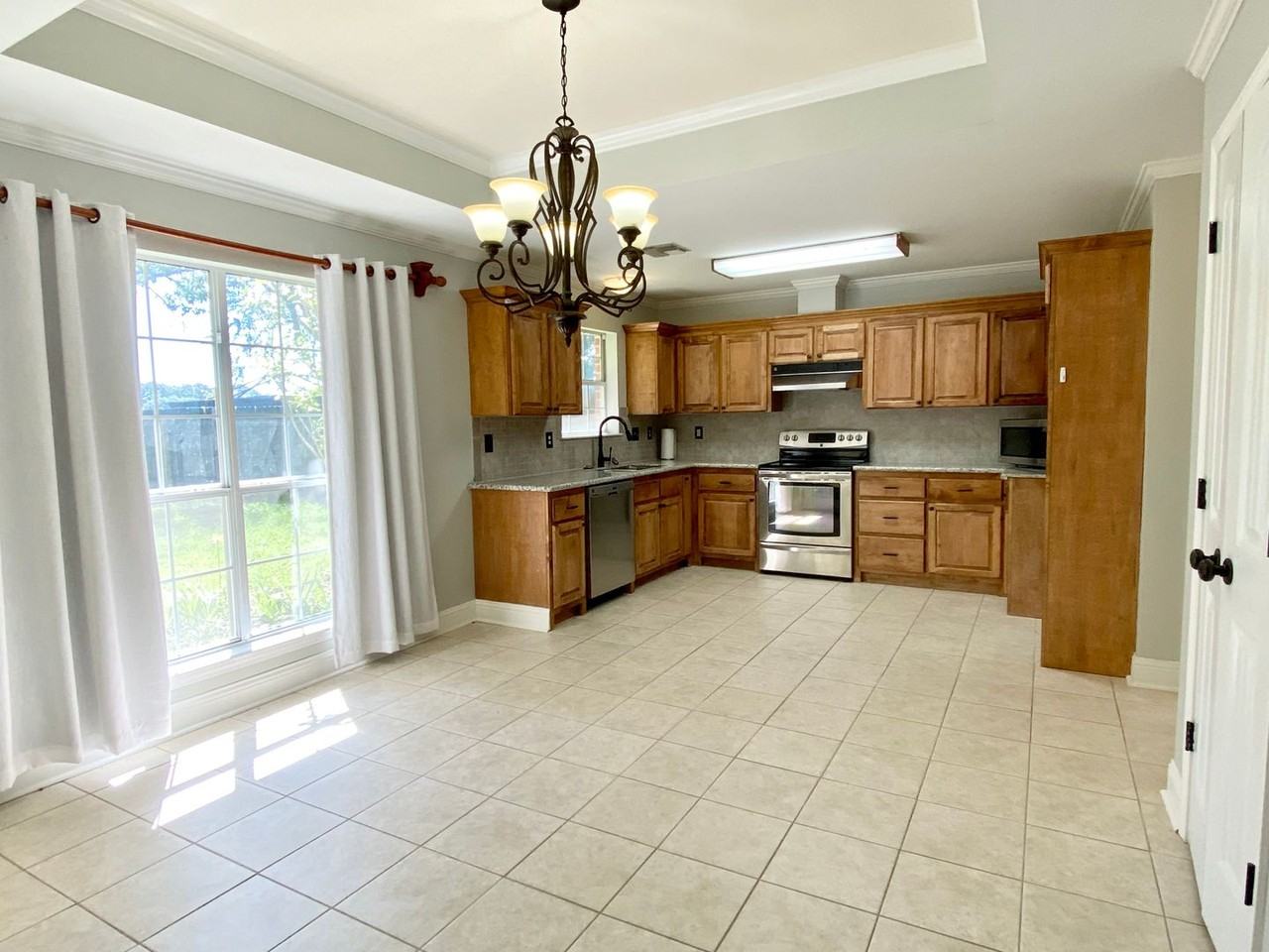 218 Belle Plaine Ave - Photo 5 of 16