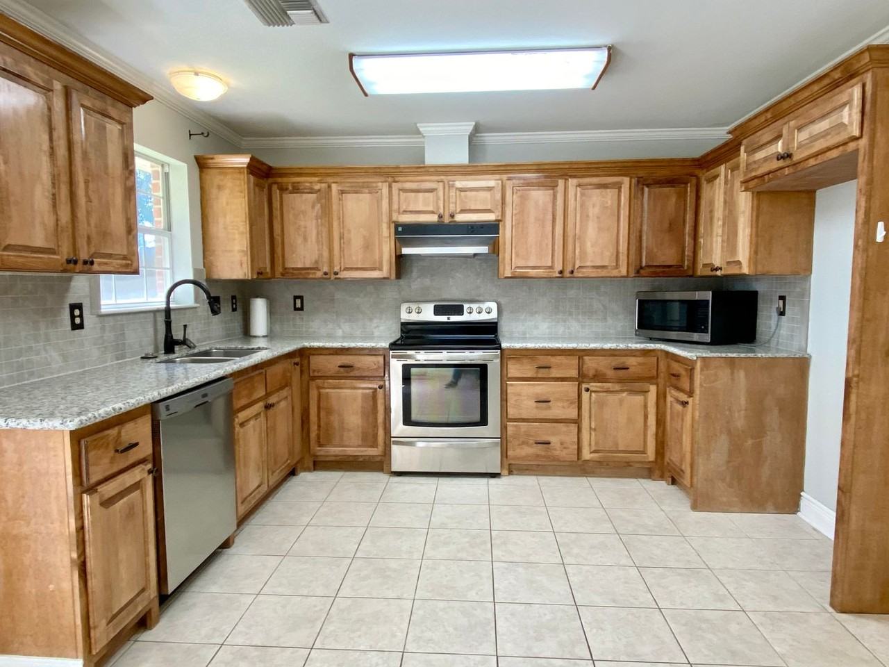218 Belle Plaine Ave - Photo 7 of 16