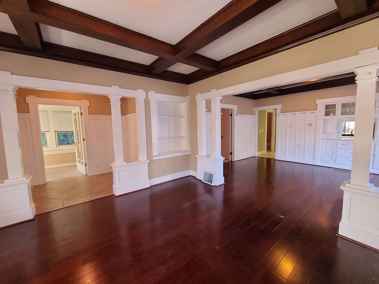 1021 Asbury St - Photo 4 of 25