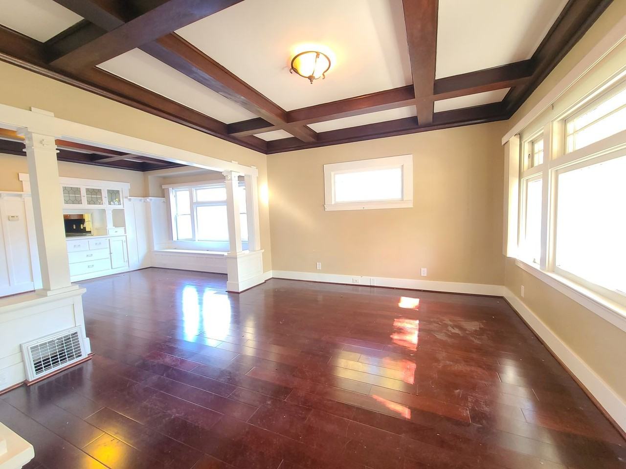 1021 Asbury St - Photo 5 of 25