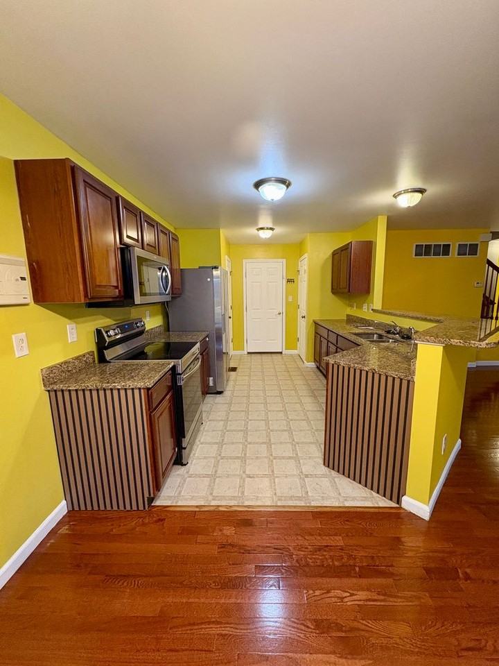 1617 Hurstborough Manor Dr - Photo 3 of 19