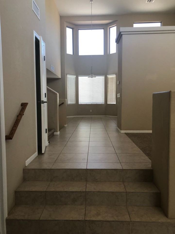 18639 W North Ln - Photo 3 of 12