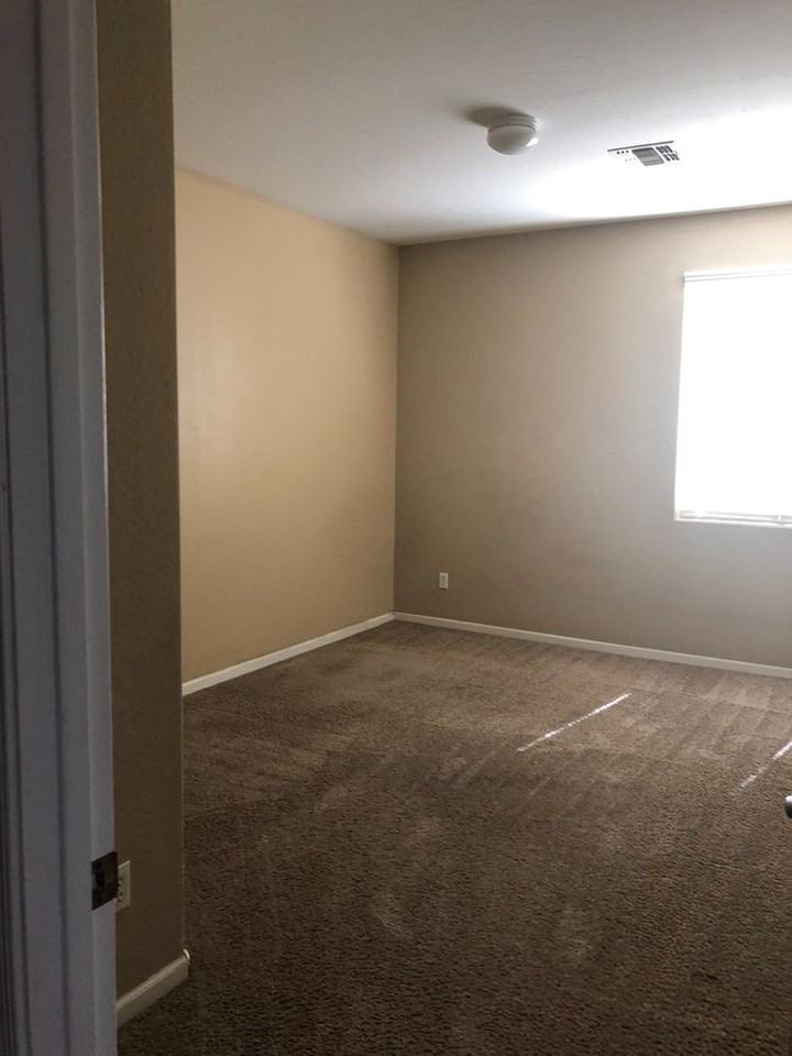 18639 W North Ln - Photo 6 of 12