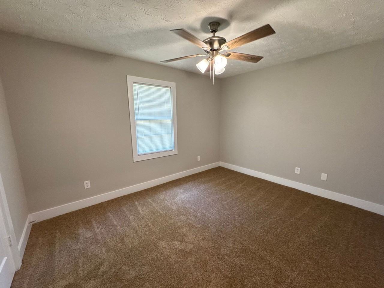 663 Maplewood Ln - Photo 7 of 10