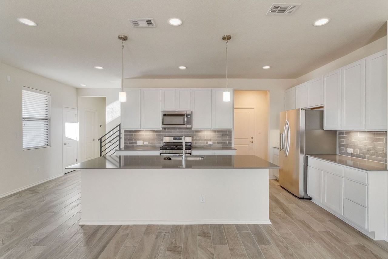 9100 Garnet Dr - Photo 4 of 29