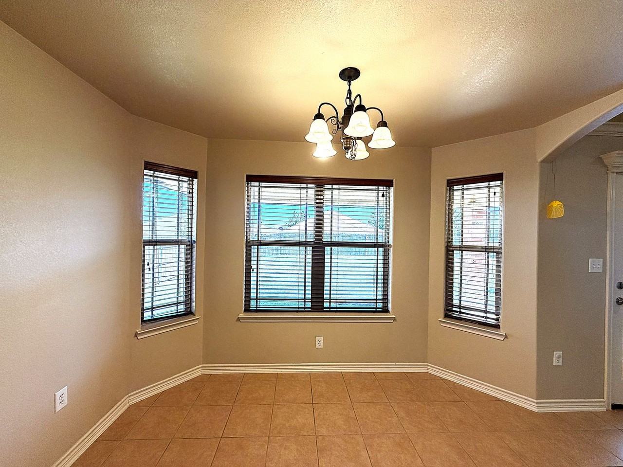302 Hedy Dr - Photo 4 of 31