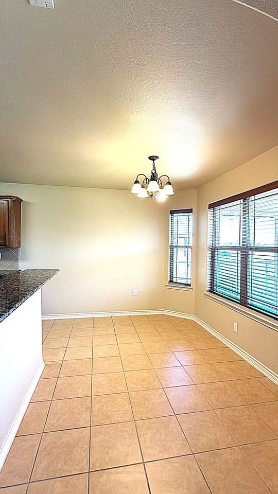 302 Hedy Dr - Photo 5 of 31