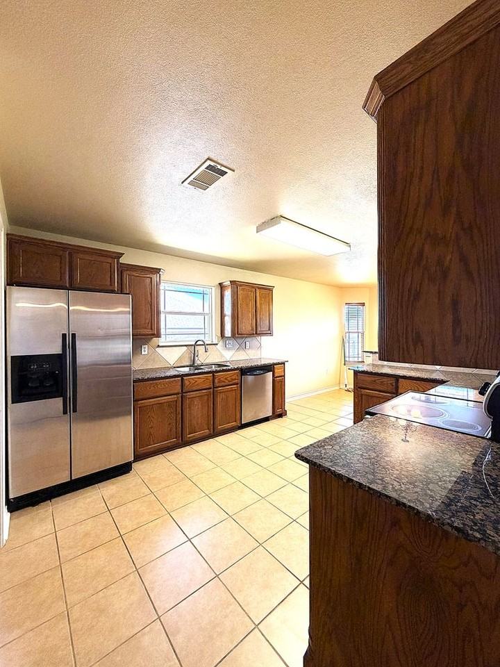 302 Hedy Dr - Photo 7 of 31