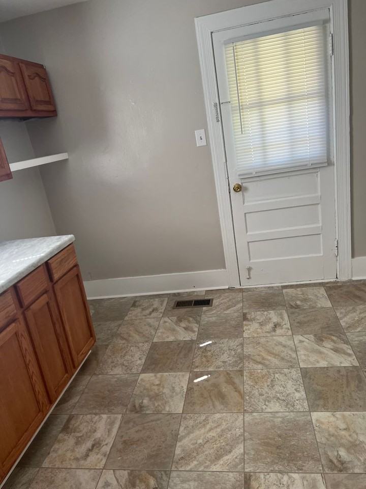 301 Lewisville Clemmons Rd - Photo 5 of 14