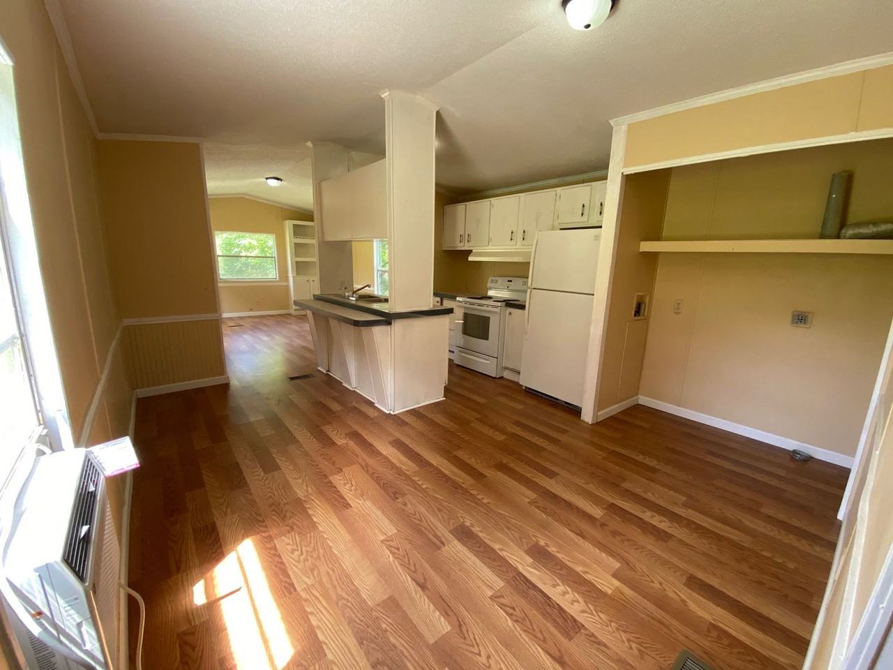 1414 Parkwood Dr - Photo 4 of 10