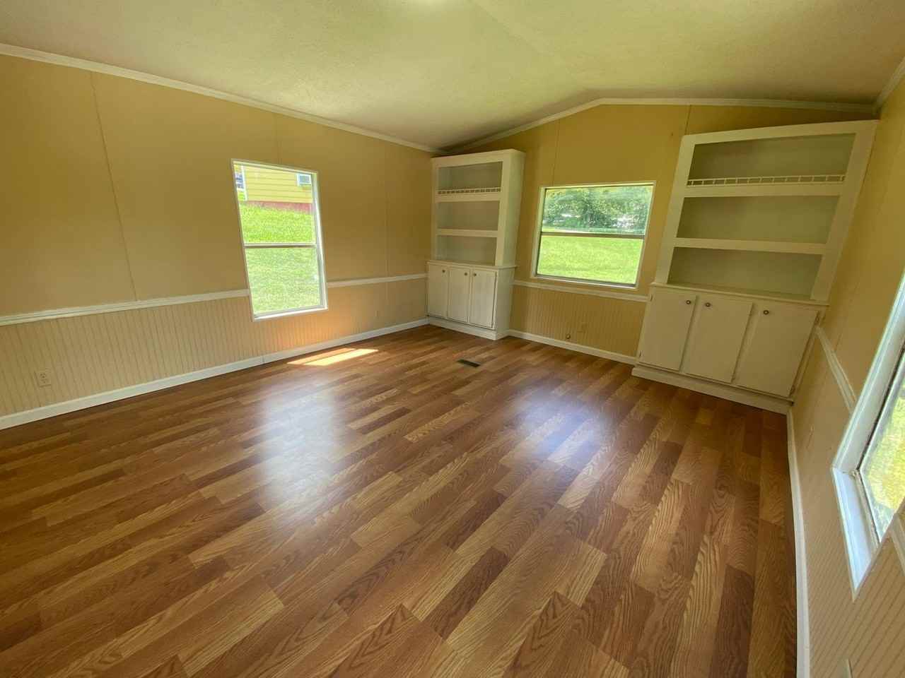 1414 Parkwood Dr - Photo 6 of 10